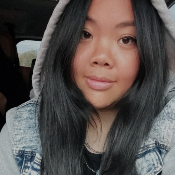 Meet your Posher, Alyssa - Picture 1 of 1